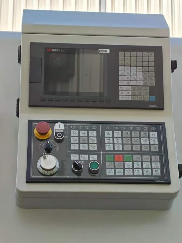 全新普利森61501.5米数控车床到货，主轴孔径102mm，长.
