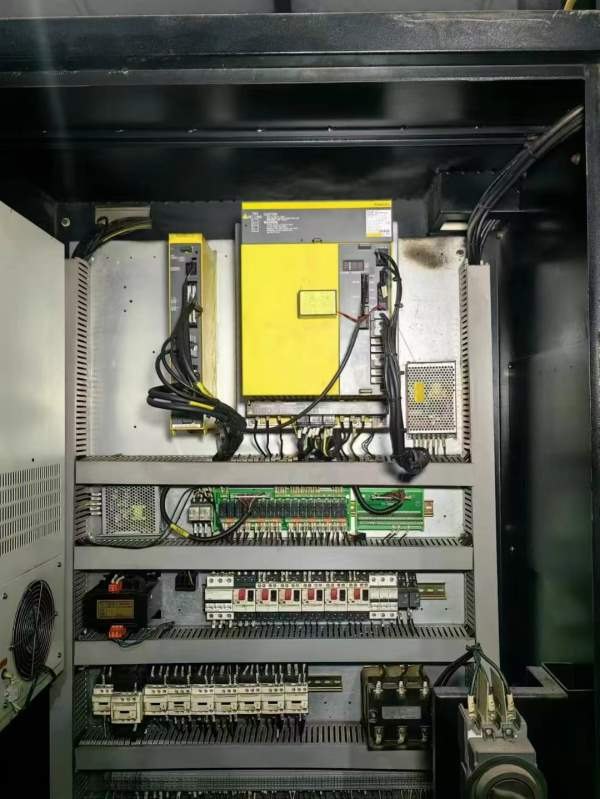 昆山良将MCV-1160L加中工心主轴：BT40主轴8000转速轨.
