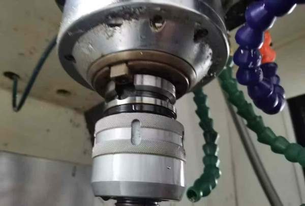 在位出售上海原第四机床厂产 数控床身铣 715B