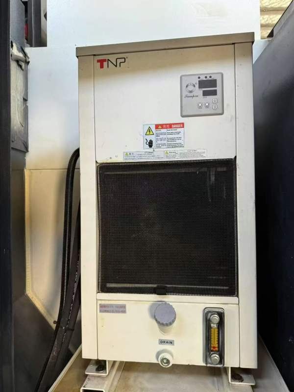 台功855加工中心，法纳克MFplus系统，主轴皮带10000转.