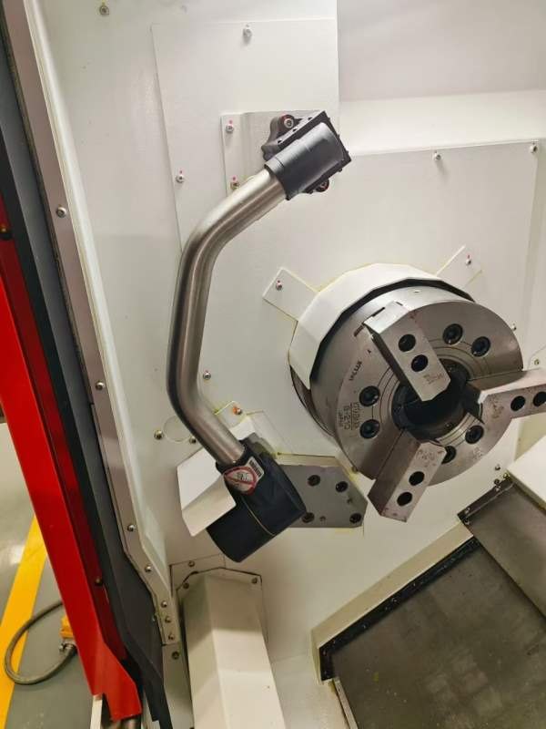 日本mazak300MAL，只用了400小时，加工长度1650车铣复.
