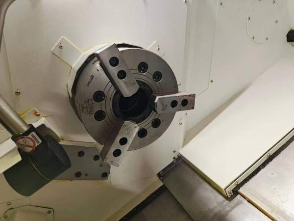 日本mazak300MAL，只用了400小时，加工长度1650车铣复.