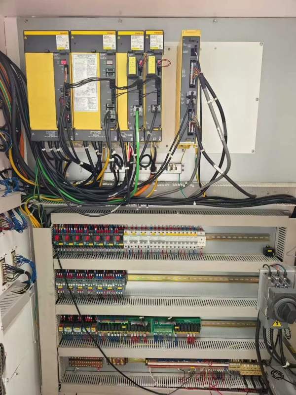 仓库新到一台纽威4028数控龙门，Z轴400x400方滑枕，带.