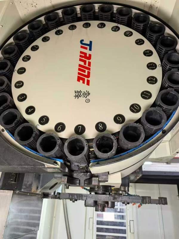 乔锋VH-11加工中心2024年2月出厂，使用时间650小时主.