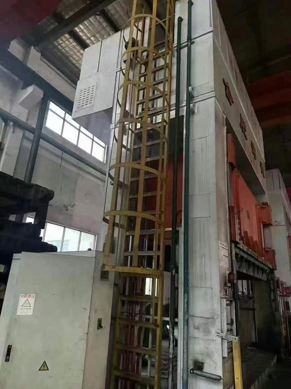 合肥海德产，800吨框架液压机，安装少用，4米大台面。