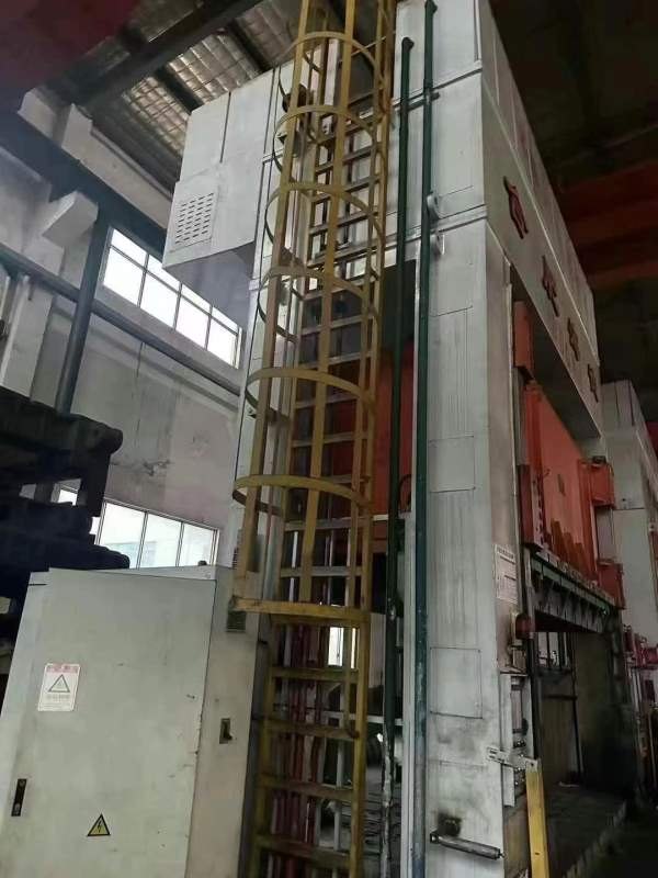 合肥海德800吨框架液压机，安装少用，4米大台面，