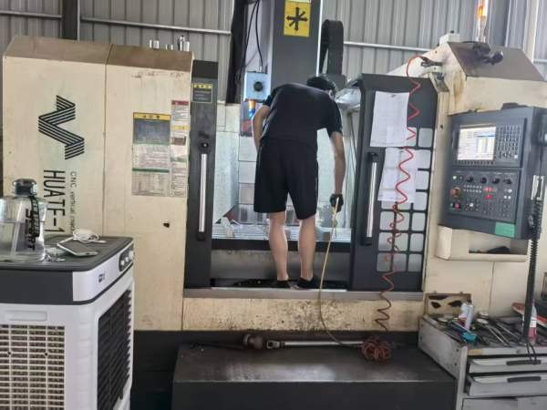 工厂在位直接处理华特1270数控铣。法那克MFplus系统，.