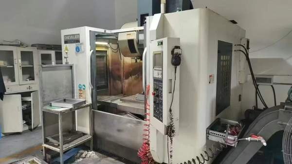 台湾伟扬850加工中心，两线一硬，工作台1000x510行程8.