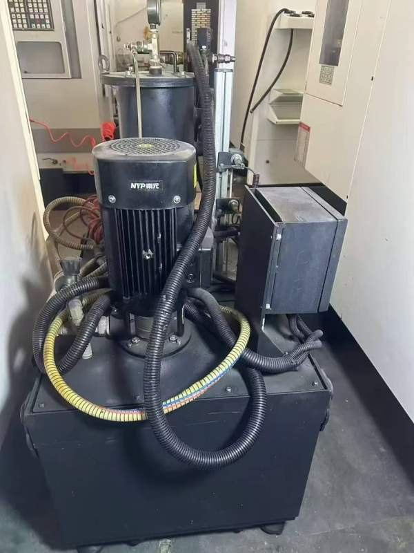 还剩后一台赛锐博1160加工中心，BT40主轴8000转速，主.