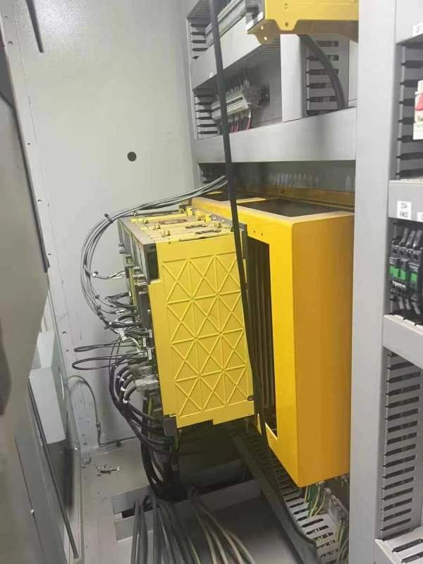 南京工厂刚买一台9成新宁波海天2840数控龙门，工作台2.
