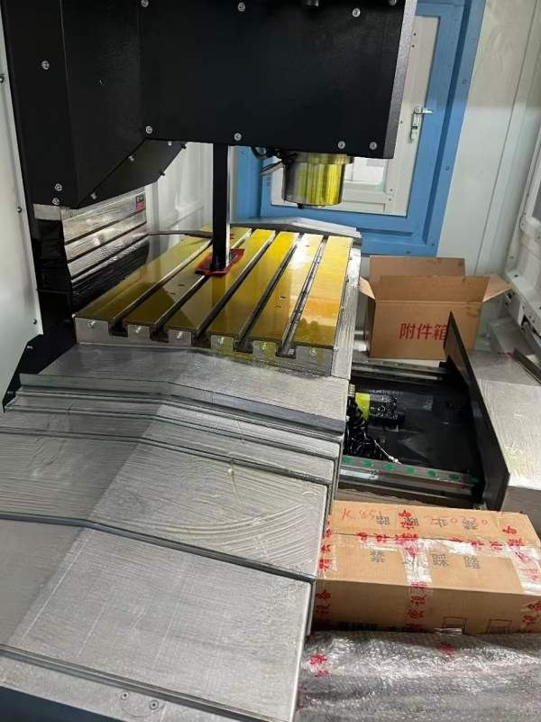 刚刚订购10台VMC855-13万1万转油冷 台湾配置-24 把刀.