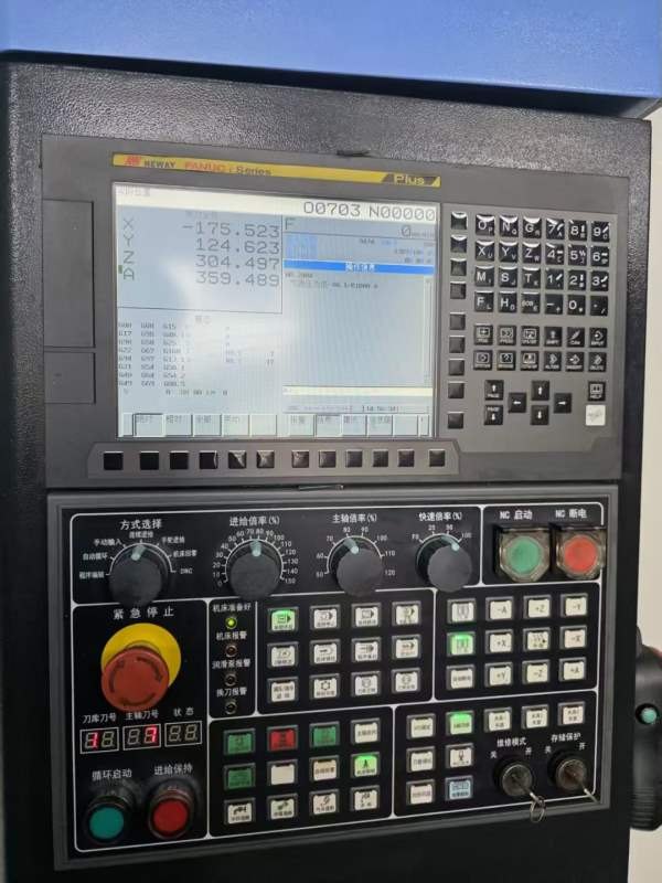 刚刚拿下纽威1150S加工中心一台，三轴线规，bt40主轴.