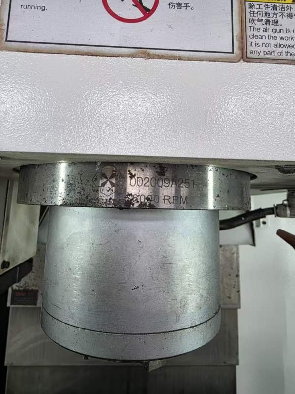 刚刚拿下纽威1150S加工中心一台，三轴线规，bt40主轴.