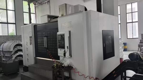 买下一台2023年克纳特1680加工中心，在位出售。三菱M8.