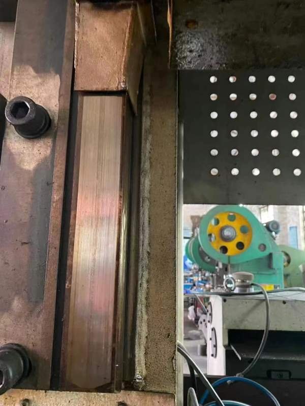 扬锻闭式双点压力机YPM-400公称力400KN滑块行程400mm.