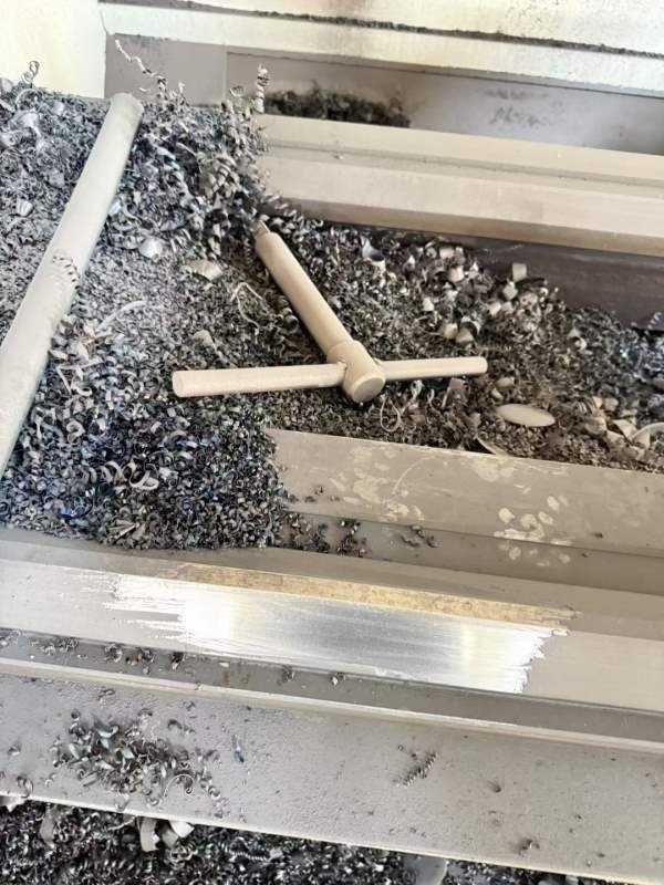 2022年准新机，丹东华骏61803米数控车床，安装未用，.