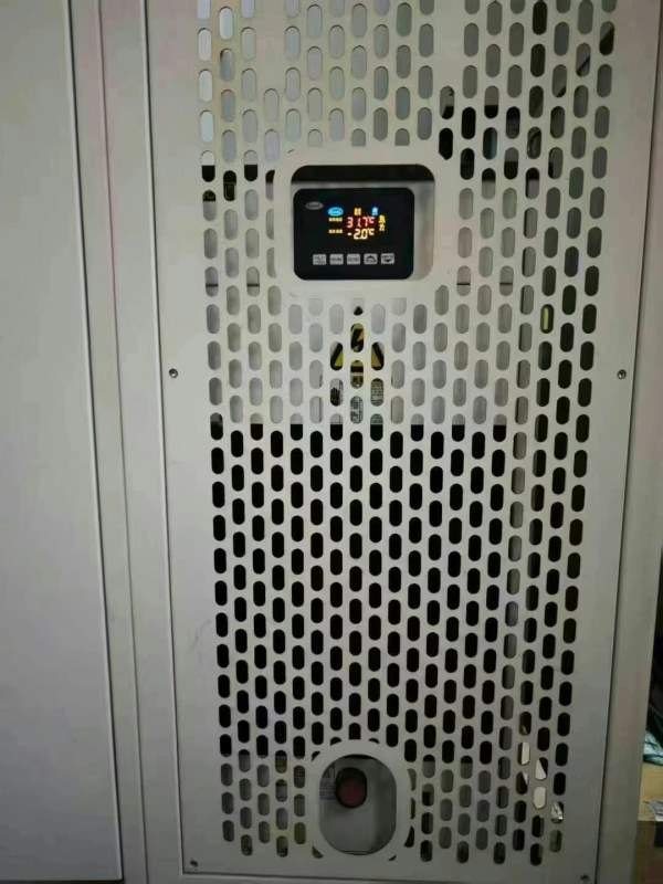 刚刚拿下基本全新安装少用沈阳HMC-80Q单台卧式加工中.
