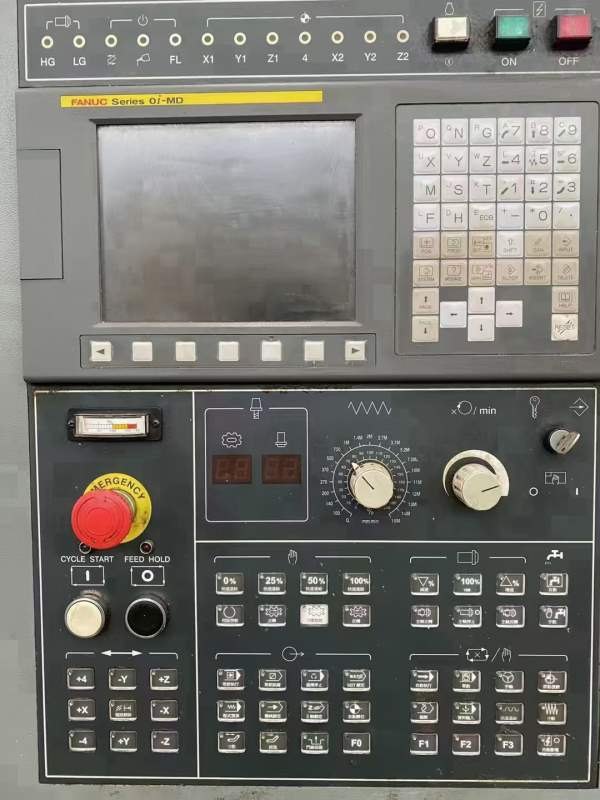 友佳VB_715A加工中心，BT50齿轮头，带中心出水，三轴.