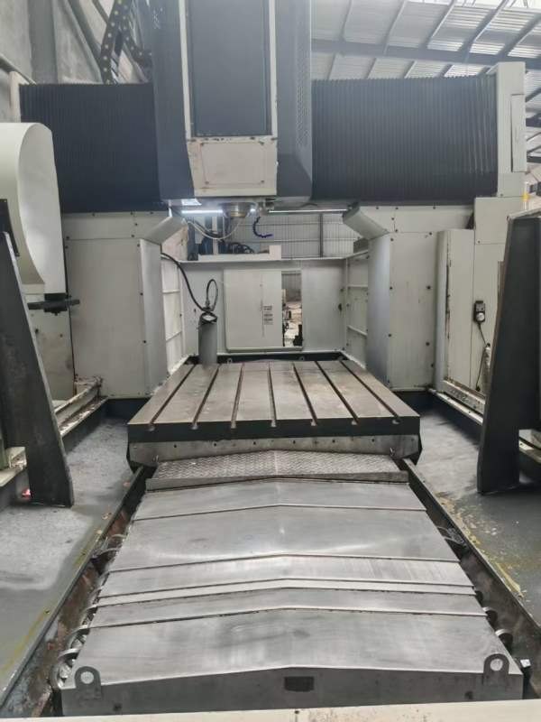 重庆买下品牌：威诺克龙门加工中心型号：VMC1520系统:.