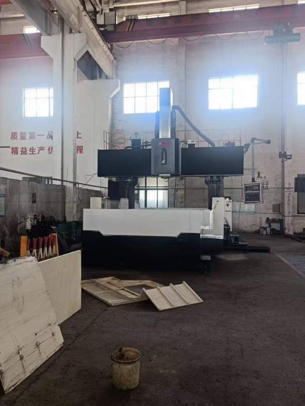 2019年 准新 台群3340重型龙门，法那科MF系统，工作台.