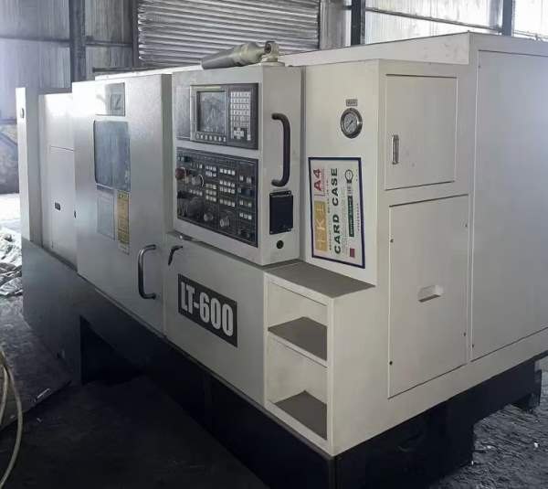 台湾丽驰LT600斜车 安装未用 10寸中空卡盘 线轨 10工.