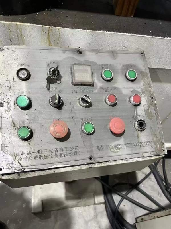 1200T压门板的液压机，有同行收吗？价钱便宜