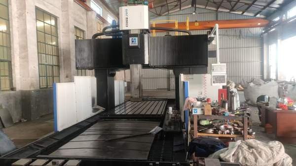 刚刚买下准新机国盛4028龙门加工中心工作台2米4米，门.