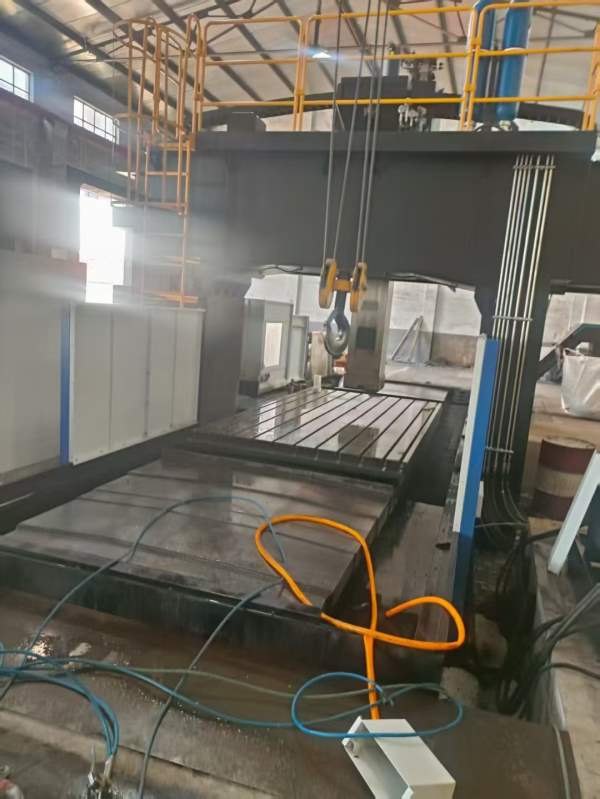刚刚买下准新机国盛4028龙门加工中心工作台2米4米，门.