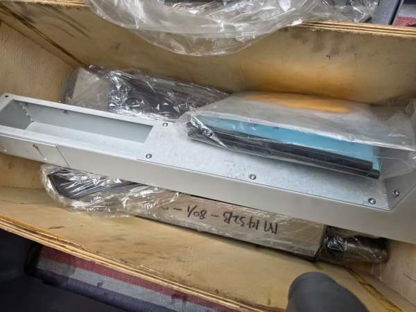 全新未用威海华东数控外圆磨，带两套测量系统，砂轮附.