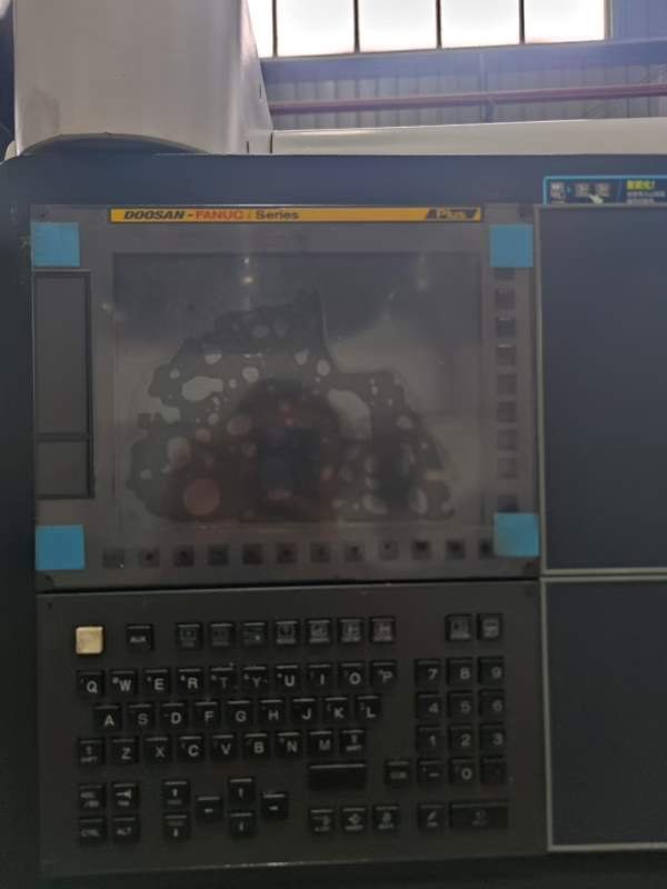 韩国斗山DNM5705立式加工中心三轴线轨，BT40主轴转速8.