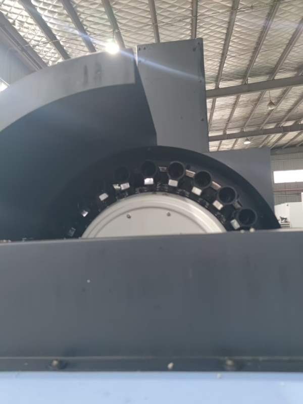 韩国斗山DNM5705立式加工中心三轴线轨，BT40主轴转速8.