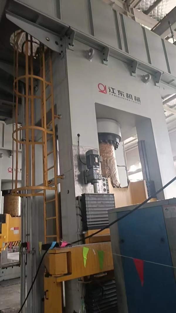 全新1600吨快速锻造油压机，工作台13501400，电机功率.