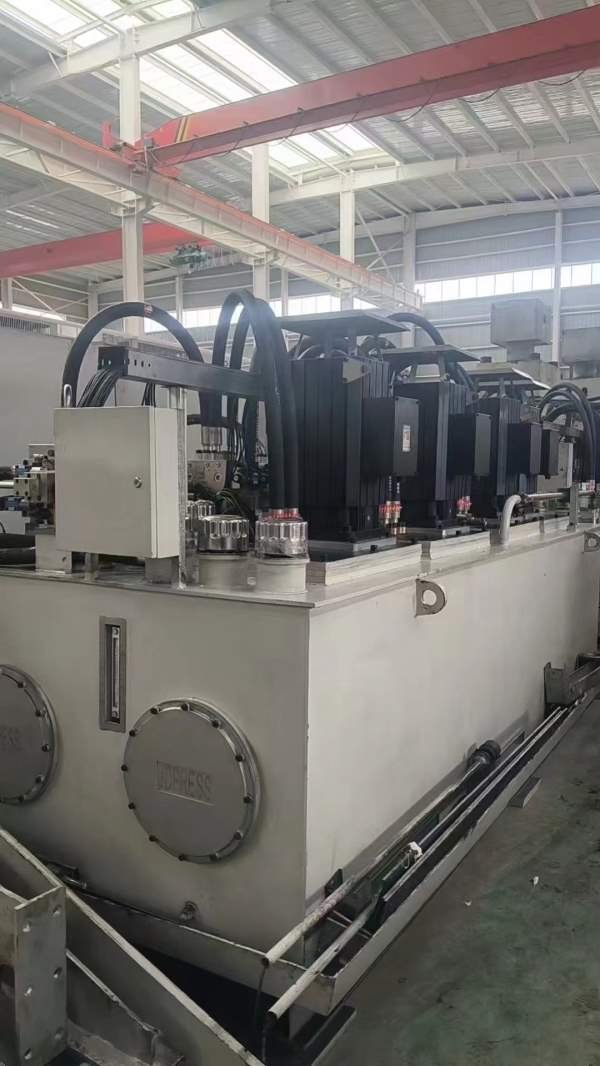 全新1600吨快速锻造油压机，工作台13501400，电机功率.
