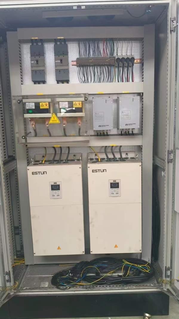 全新1600吨快速锻造油压机，工作台13501400，电机功率.