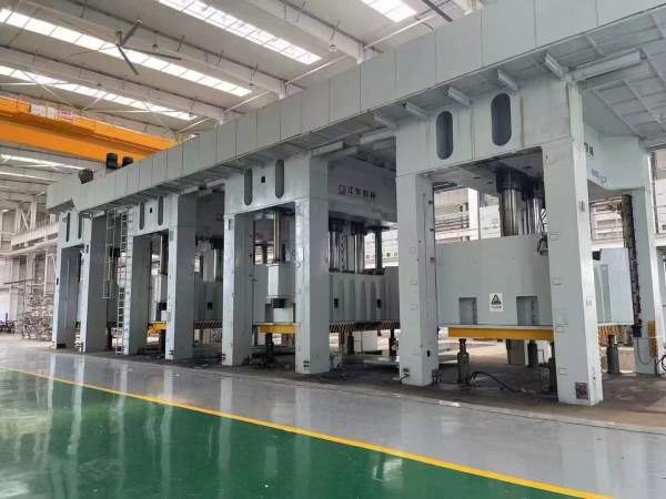 2100吨大台面5米乘2.5米1600吨，1200吨，800吨各一台.