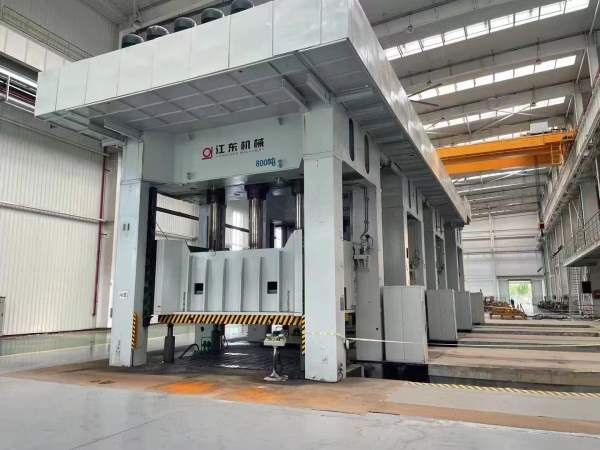 2100吨大台面5米乘2.5米1600吨，1200吨，800吨各一台.