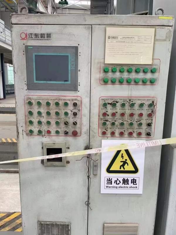 2100吨大台面5米乘2.5米1600吨，1200吨，800吨各一台.