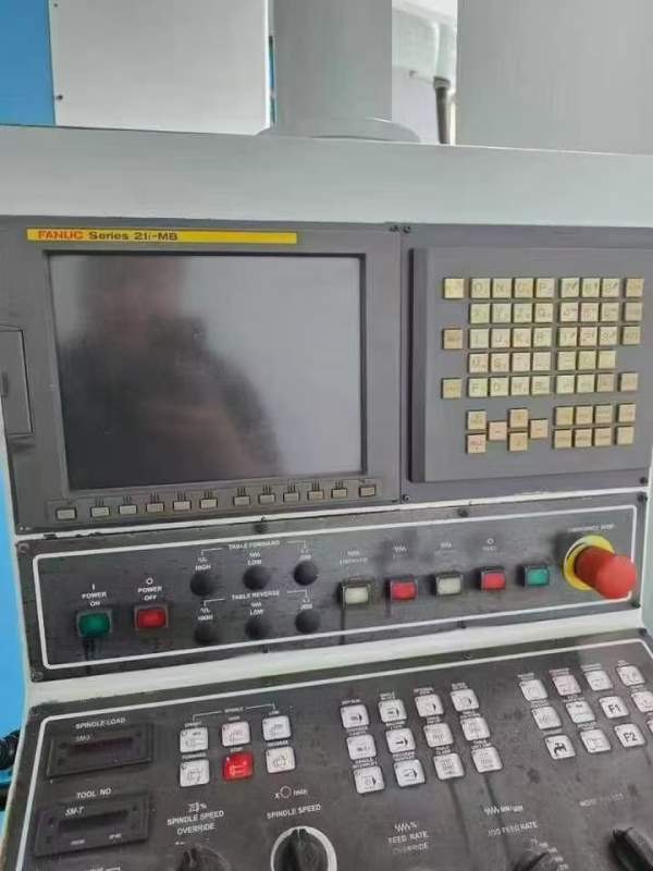 台湾远东数控镗铣床BMC-135，BT50主轴带齿轮箱，工作.