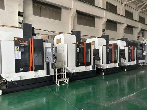 马扎克VCN-430AL工作台：工作台长度900mm，工作台宽度.