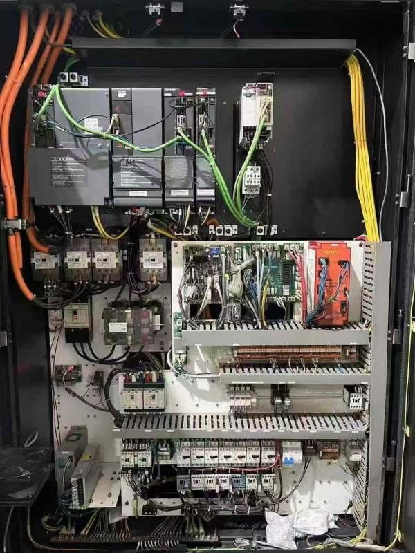 同款两台：马扎克HCN5000llL卧式加工中心，XYZ三轴行.