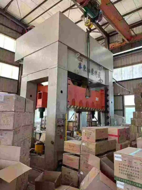 南通华东500吨框架液压机.工作台面23.2米.开口高度1.5.