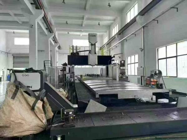 浙江工厂刚买一台海天8米龙门，工作台2.5米8米，门宽3.
