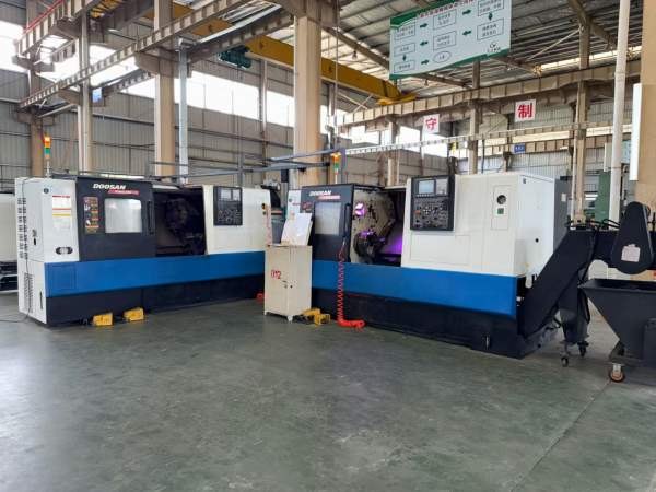 2台韩国斗山PUMA3050斜轨刀塔机，发那科系统，回转直.