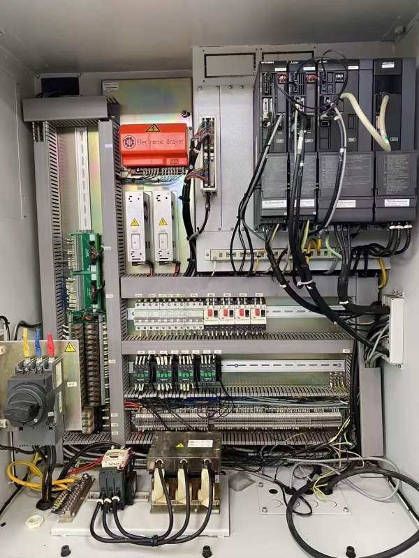 海天1000L加工中心，性价比超高主轴：台湾罗翌BT40主.