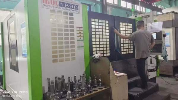 南通国盛1890工加中心重倒型T结构床身.线两一硬导轨发.