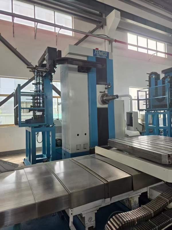 台湾远东数控镗铣床BMC-110R3，BT50主轴带齿轮箱，工.