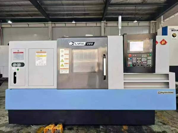 一台9.9成新2025年斗山迪恩LYNX305数控车床、发那科Pl.