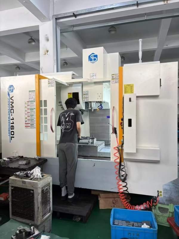 工厂刚定同款5台1160加工中心，2025年机器，三菱M80系.
