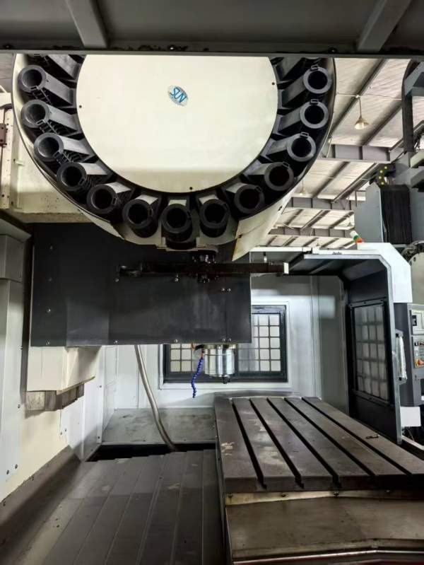 其锐达1580立式加工中心三轴硬轨.导轨雪亮发那科0I-MD.