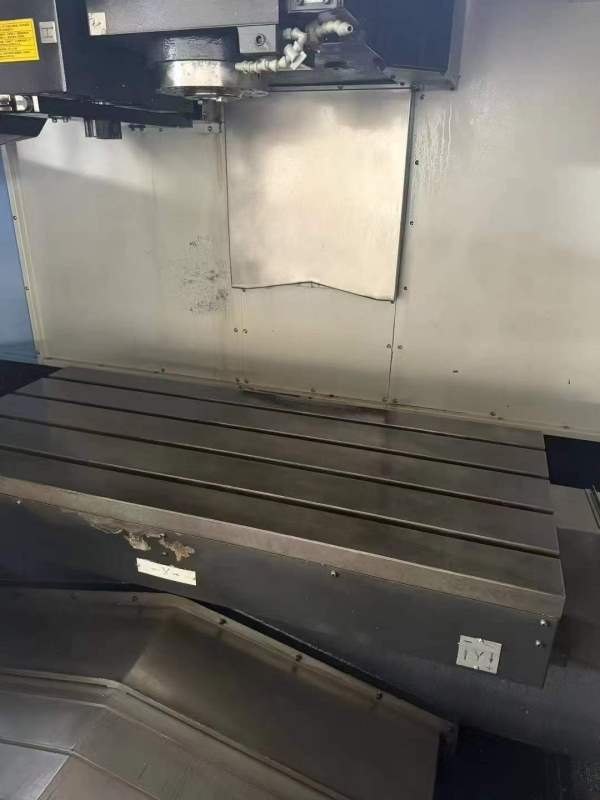 韩国斗D山NM5705式立加工中心三轴线轨，BT40主轴转速8.